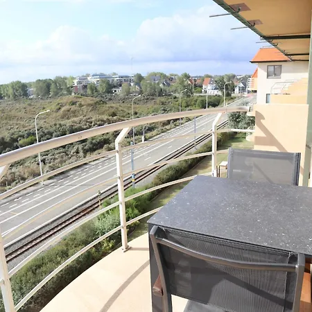In Near Scenic Coastline, Cleaning Included 아파트